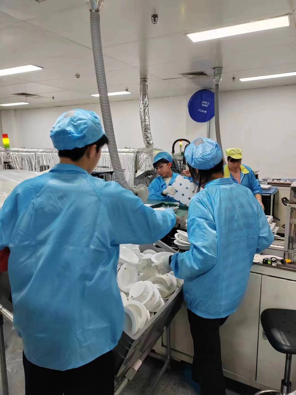 学生在岗位工作